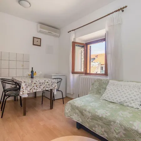 Apartament Jaksa *